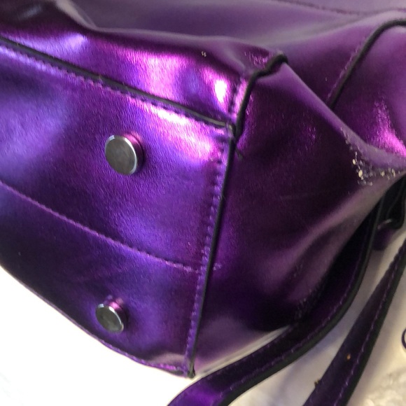 YOUNIQUE shiny purple metallic cosmetic make up representative tote bag. - Picture 10 of 11